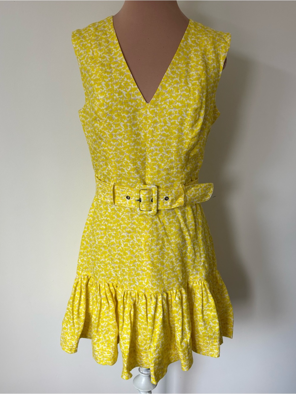 Karina Grimaldi Linen Belted Yellow V-Neck Flounce Hem Mini Sundress EUC Size M